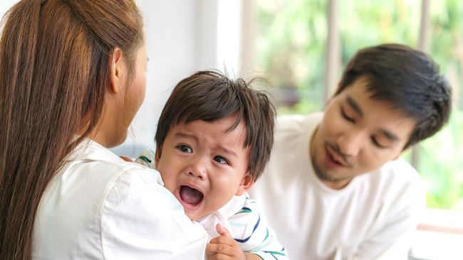 Mengenal Velcro Kid, Ketika Anak Nempel Terus Menerus Sama Orang Tua