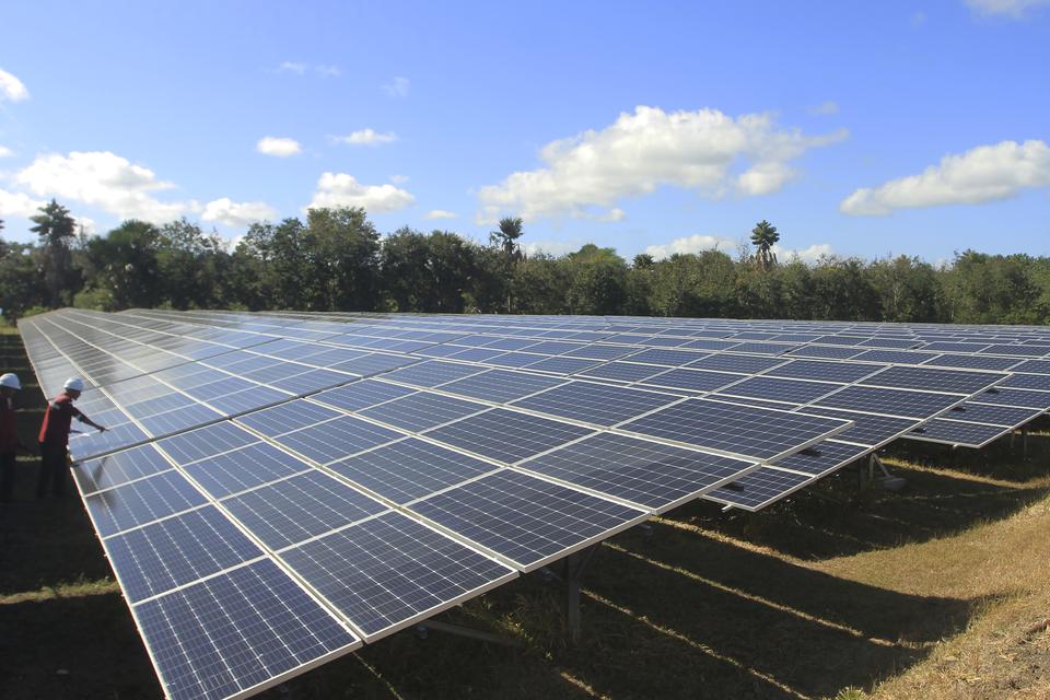Indonesia Tawarkan Proyek PLTS 100 GW ke Cina