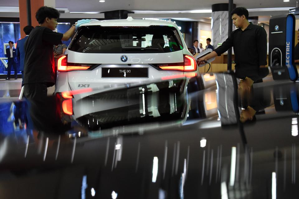 Wamen LHK Sebut Kendaraan Listrik Kunci Tekan Emisi, Bandingkan dengan Pohon