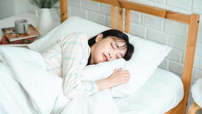 Bukan Cuma Usia, Posisi Tidur Ini Ternyata Bisa Bikin Wajah Cepat Keriput